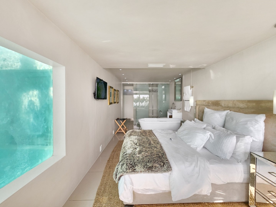 To Let 4 Bedroom Property for Rent in Clifton Western Cape